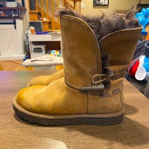 Short UGGs with fur